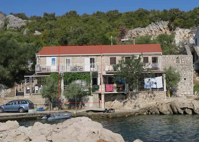 펜션 Old Fisherman's House W 3bd, Balcony And Terrace By The Sea Oskorusno