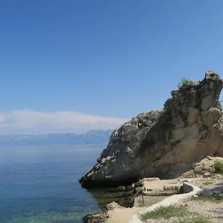 Old Fisherman's House W 3bd, Balcony And Terrace By The Sea Дом отдыха Oskorusno
