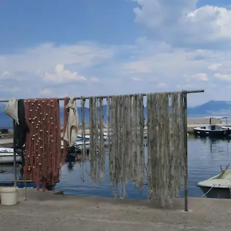 Old Fisherman's House W 3bd, Balcony And Terrace By The Sea Oskorusno