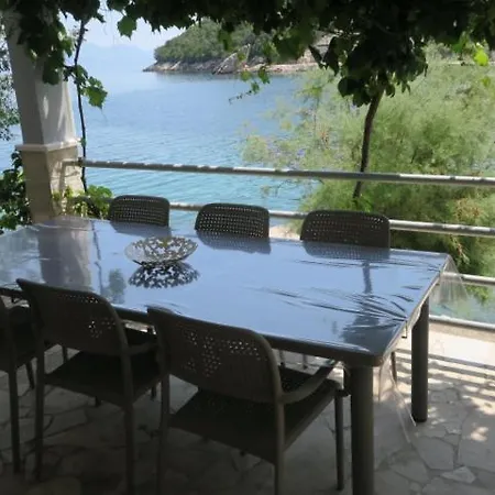 Old Fisherman's House W 3bd, Balcony And Terrace By The Sea Дом отдыха Oskorusno