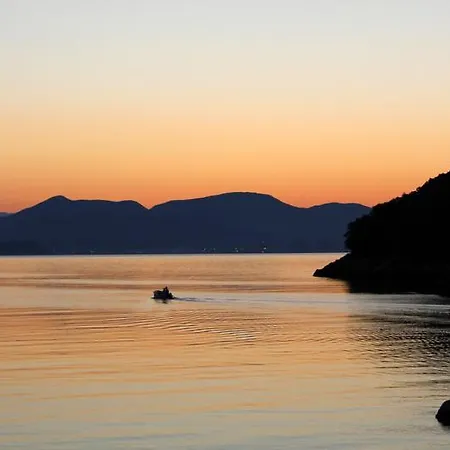 Дом отдыха Old Fisherman's House W 3bd, Balcony And Terrace By The Sea