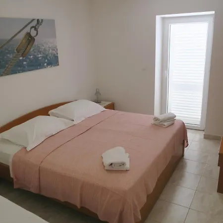 Old Fisherman's House W 3bd, Balcony And Terrace By The Sea Oskorusno