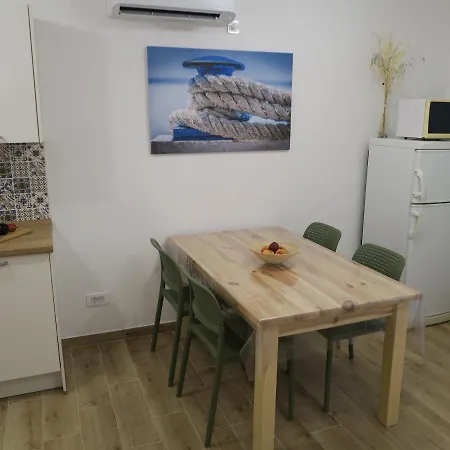 Old Fisherman's House W 3bd, Balcony And Terrace By The Sea * Oskorusno