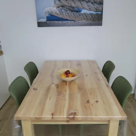 Old Fisherman's House W 3bd, Balcony And Terrace By The Sea Oskorusno