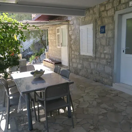 Old Fisherman's House W 3bd, Balcony And Terrace By The Sea Oskorusno