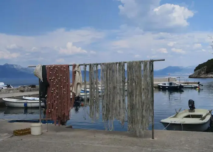 Old Fisherman's House W 3bd, Balcony And Terrace By The Sea Oskorusno