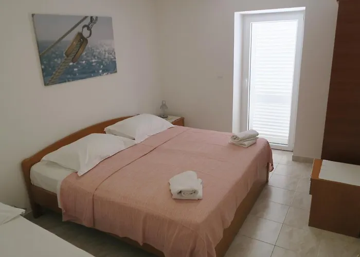 Old Fisherman's House W 3bd, Balcony And Terrace By The Sea Oskorusno