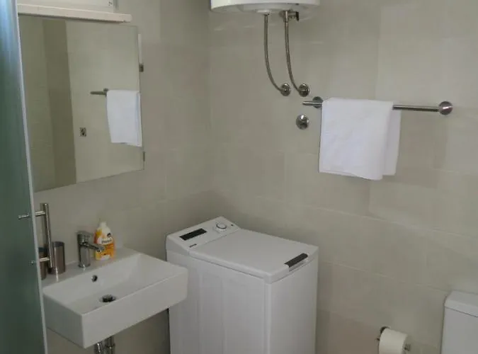 Old Fisherman's House W 3bd, Balcony And Terrace By The Sea Oskorusno