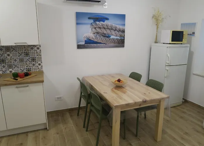 Old Fisherman's House W 3bd, Balcony And Terrace By The Sea * Oskorusno