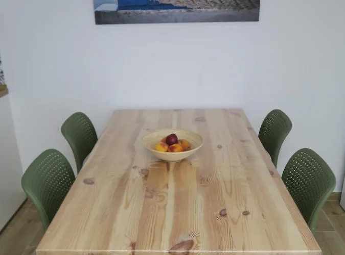 Old Fisherman's House W 3bd, Balcony And Terrace By The Sea Oskorusno