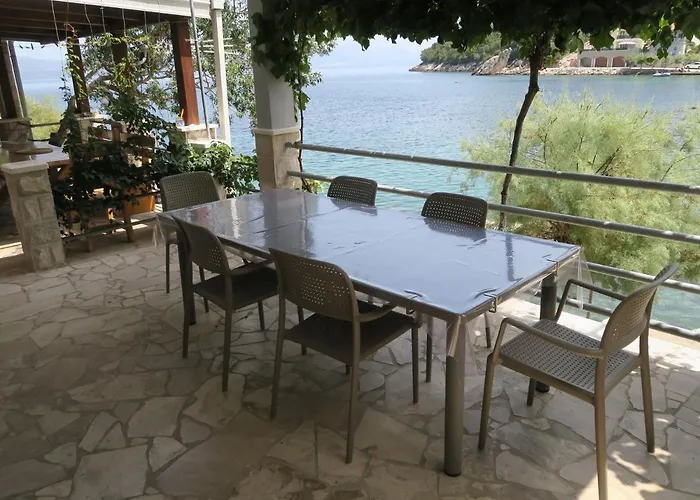 Old Fisherman's House W 3bd, Balcony And Terrace By The Sea Oskorusno