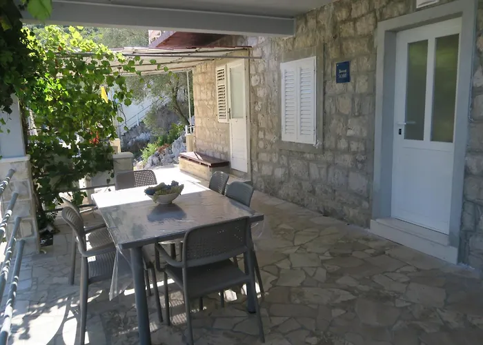 Old Fisherman's House W 3bd, Balcony And Terrace By The Sea Oskorusno